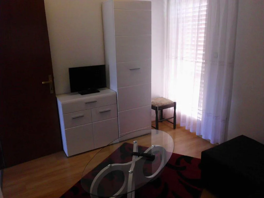 Apartments Ema Pula